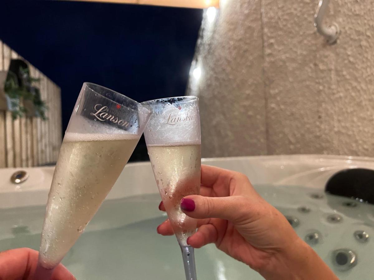 Loudoun Mains Luxury Lodges Newmilns 外观 照片